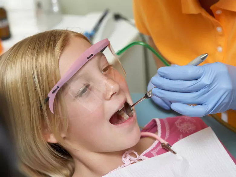 Gdy dziecko wybije stały ząb