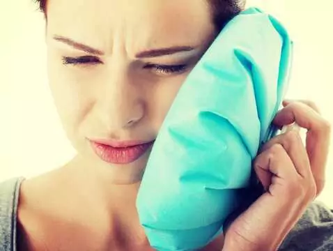 Powikłania po implantach zębowych - jak ich unikać?