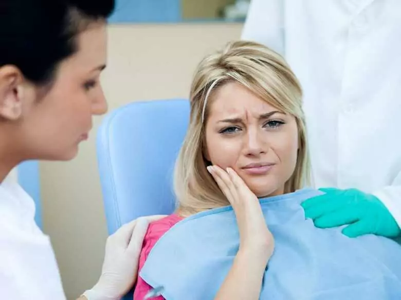 Zęby mądrości – usuwać czy leczyć?